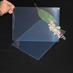 Kuuma myynti 1 mm: n jäykkä, läpinäkyvä muovinen PVC-arkki laserleikkaukseen